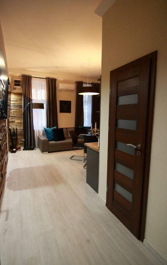 Center Of The Center, The Grand Deluxe Budapeste Exterior foto