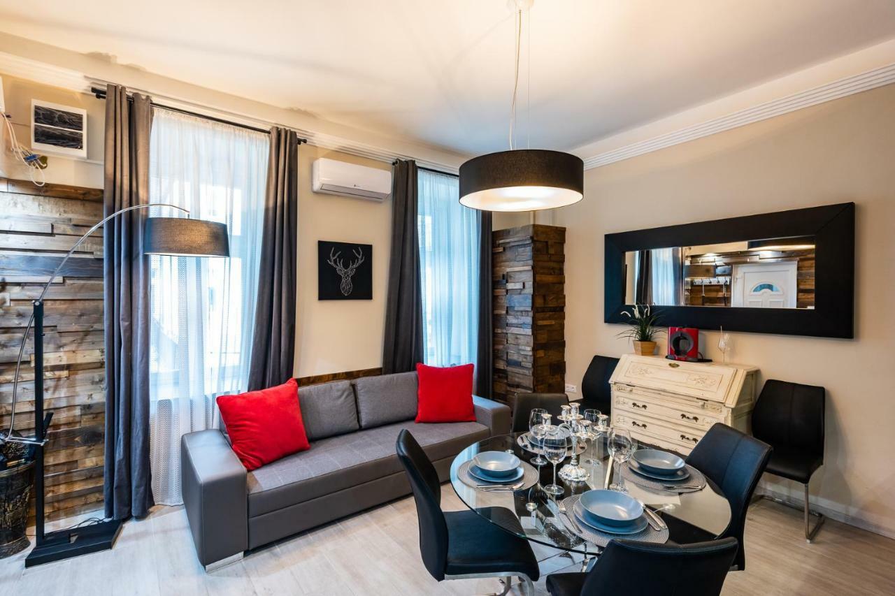 Center Of The Center, The Grand Deluxe Budapeste Exterior foto